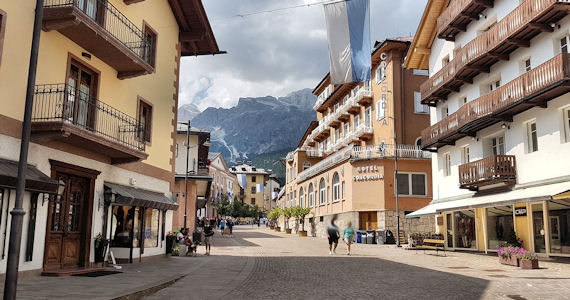 Il corso Italia a Cortina