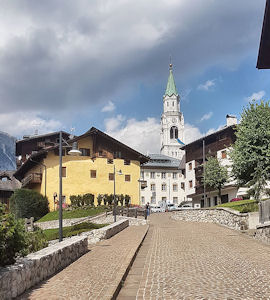 Viale pedonale a Cortina