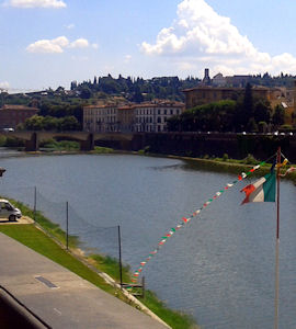 Panorama del lungo arno a Firenze