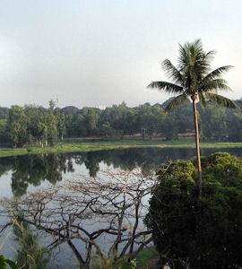 veduta lago inya yangon